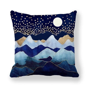 Housse de coussin en peau de pêche avec paysage de montagne bleu et lune dorée abstraite
