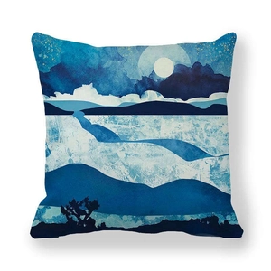 Funda de cojín de paisaje mármol azul con silueta de montaña en tejido piel de melocotón