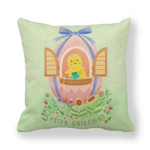 Détail du tissu en lin d'une taie d'oreiller avec poussin et texte Easter Greetings