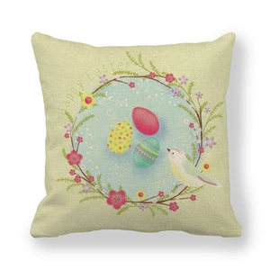 Dettaglio copricuscino pasquale in lino con ghirlanda floreale e scritta Happy Easter