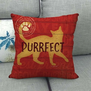 Housse de coussin en lin avec silhouette de chat rouge et texte Purrfect sur canapé