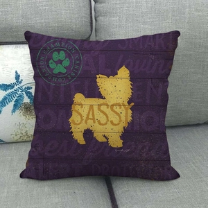 Housse de coussin en lin avec silhouette de Yorkshire Terrier sur canapé gris