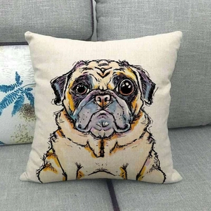 Dettaglio della trama in lino del cuscino con illustrazione colorata di un cane carlino