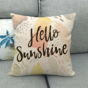 Détail du texte Hello Sunshine sur taie d'oreiller en lin ivoire avec motif aquarelle