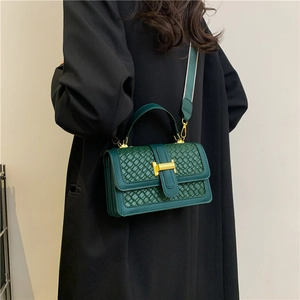 Sac à main rétro en cuir tressé vert foncé avec fermoir H doré et bandoulière large