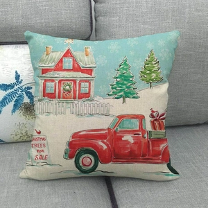 Detalle de funda de cojín navideña con camión rojo vintage e ilustración de nieve