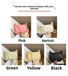 Vue détaillée de sacs besaces minimalistes en rose, abricot, vert, jaune et noir mat
