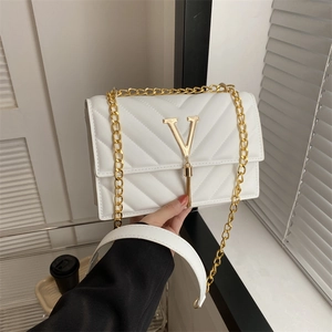 Sac Bandoulière Matelassé de Mode pour Femmes Avec Gland V Logo en Métal Minimaliste Cuir PU Chaîne Sac à Épaule pour Quotidien Fête