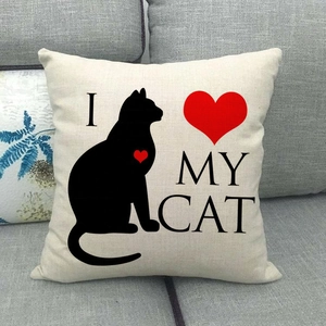 Detailaufnahme von Leinen-Kissenbezug mit Katzen-Silhouette und I Love My Cat Text