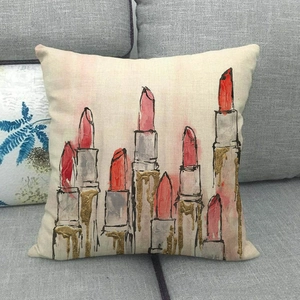 Dettaglio della trama del cuscino in lino con motivo a rossetto disegnato a mano artistico