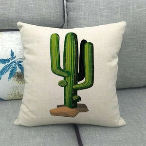 Vue détaillée de la housse de coussin en lin avec motif cactus sur canapé gris