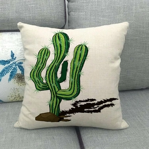 Texture détaillée d'une housse de coussin en lin avec imprimé cactus sur un canapé