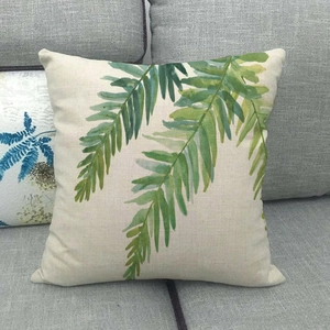Texture détaillée de la housse de coussin en lin avec motif de feuilles vertes