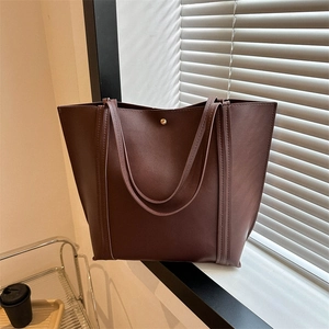 Minimalistische PU Tragetasche Mit Großer Kapazität Für Damen Mode Pendler Schultertasche Einfarbige Handtasche Mit Metallschnalle