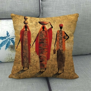 Dettaglio del copricuscino in lino con pittura a olio di donne africane sul divano