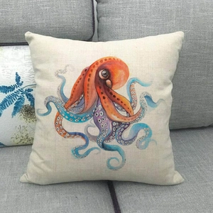 Détail de la texture en lin et de l'imprimé pieuvre coloré sur la housse de coussin