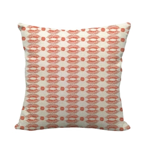 Leinen-Kissenbezug mit geometrischem orangem Blumenmuster auf beigem Grund