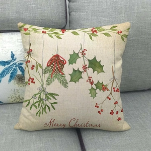 Dettaglio della federa per cuscino in lino con stampa Merry Christmas e motivi pigna