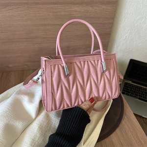 Women Quilted PU Leather Handbag V-Shaped Pleated Square Shoulder Crossbody Bag With Adjustable Strap Fashion Commuter Gift
