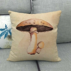 Federa in lino con illustrazione vintage di funghi ad acquerello su divano