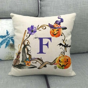Dettaglio trama federa Halloween in lino con stampa di zucca e lettera F personalizzata