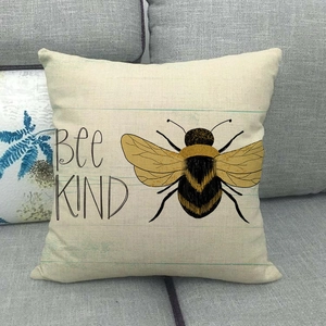 Federa per cuscino in lino con stampa ape e scritta Bee Kind su tessuto beige