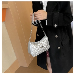 Women Quilted PU Leather Crossbody Bag Fashion Star Metal Decor Chain Shoulder Bag Urban Minimalist Small Square Purse