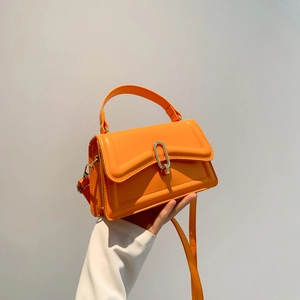 Niche Chic PU Leather Small Square Shoulder Bag For Women 2023 Autumn New Casual Commuter Crossbody Bag With Gold Metal Lock