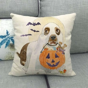 Housse de coussin Halloween en lin avec chien fantôme et citrouille sur canapé gris