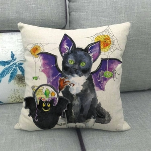 Détail de la housse de coussin Halloween en lin avec chat noir et lune à l'aquarelle