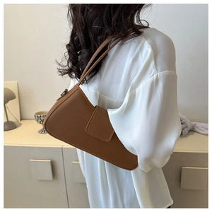 Detail showing the brown leather texture and minimalist design of the shoulder bag for women