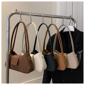 Detailed display of fashionable women's shoulder bags in five classic colors on a metal rack