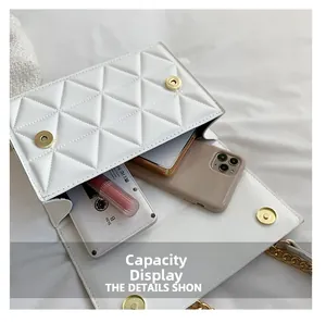 Innenansicht der weißen Stepptasche mit Platz für Handy und kleine Essentials