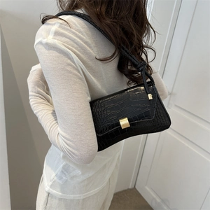 Minimalist black crocodile pattern shoulder bag for women with golden metal buckle