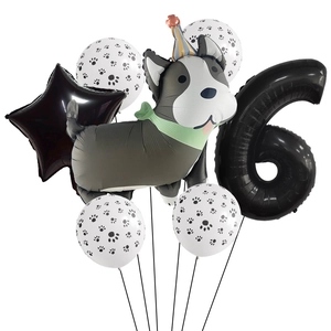 Détail d'un ballon husky en aluminium et ballons en latex pour décoration de 6e anniversaire