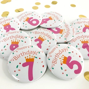 Badges d'anniversaire en fer-blanc avec chiffres et couronnes pour fêtes d'enfants