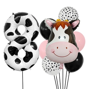 Détail du ballon numéro 8 à motif vache avec tête de vache pour fête à la ferme