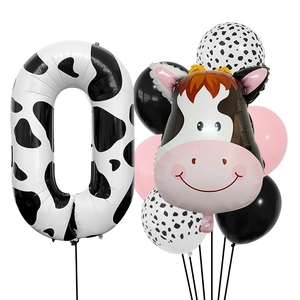 Détail du ballon chiffre 0 imprimé vache et tête de vache pour décoration de fête