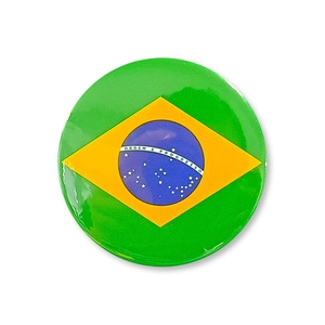 Vue détaillée du badge drapeau du Brésil avec la devise Ordem e Progresso sur fond blanc