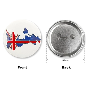 Vue détaillée avant et arrière du badge en fer-blanc de 58 mm avec drapeau britannique