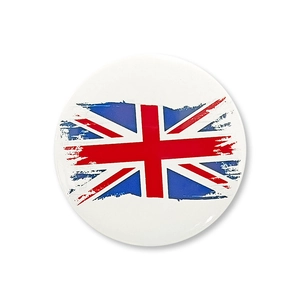 Gros plan d'un badge rond en fer-blanc avec un motif vintage du drapeau Union Jack du Royaume-Uni
