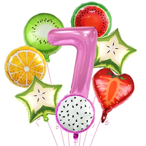 Set di palloncini a forma di frutta con un grande numero 7 rosa per decorazioni