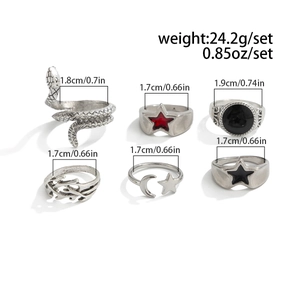 Detailansicht des 6-teiligen Vintage-Silberring-Sets mit Größenangaben und Sternmustern
