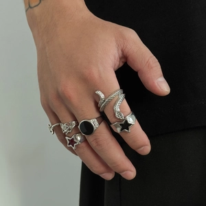 5er-Set Vintage-Silberringe mit Schlangen-, Stern- und schwarzen Edelsteinmotiven im Punk-Stil