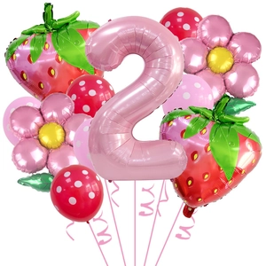 Aardbei thema 2e verjaardag feestset met folieballon nummer 2 en bloemballonnen