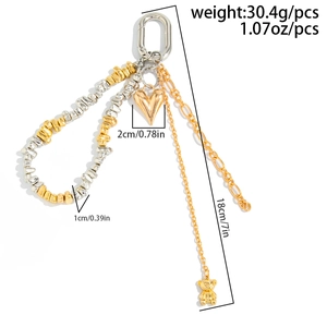 Detailansicht der Perlen-Taschenkette mit Herzanhänger und Maßen 18 cm Länge