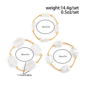 Baroque pearl bracelet set with golden tubes and size specs on a white background