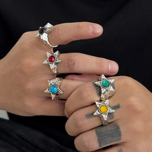 Set di anelli punk hip-hop da uomo con stella a cinque punte e strass colorati intarsiati
