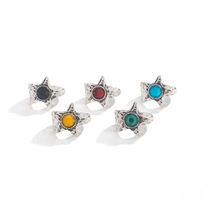 Set di 5 anelli a stella vintage con gemme colorate e finitura argento martellato