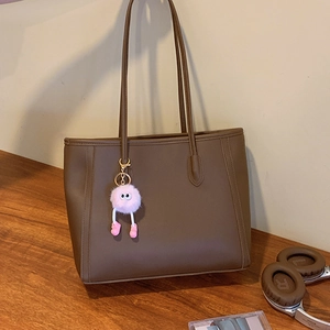Retro Large Capacity Tote Bag PU Leather Simple Fashion Handbag Casual Shoulder Bag For Women With Plush Pendant